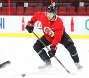 Erik Brannstrom lors d'un entraînement au Centre Canadian Tire à Ottawa, le 16 février 2022.