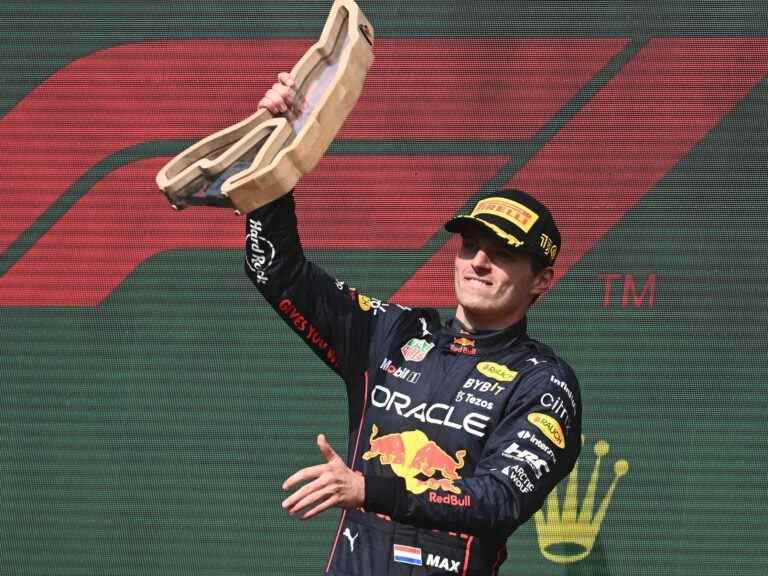 Le champion de F1 Max Verstappen passe de la 14e place pour remporter le GP de Belgique