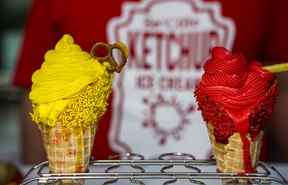 Glace à la moutarde et au ketchup chez The EX.  (Ernest Doroszuk/Toronto Sun)