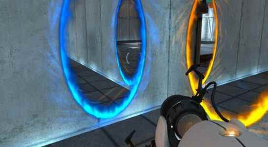 VR juggling through portals in Half-Life: Alyx