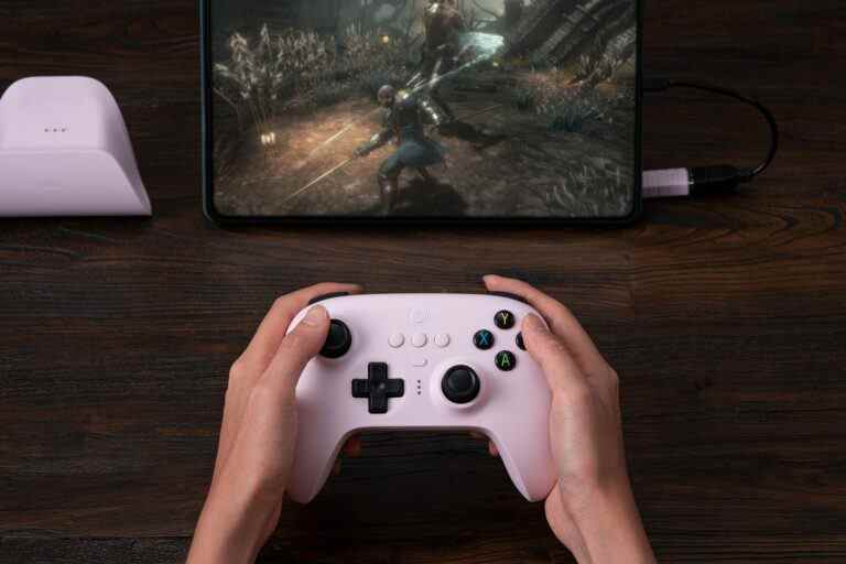 8BitDo dévoile les versions sans fil de son Ultimate Controller de style Xbox