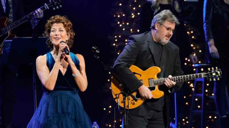 Amy Grant "fait des progrès chaque jour" après un accident de vélo qui l'a laissée inconsciente pendant 10 minutes
