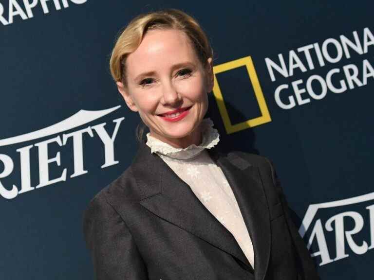 Anne Heche grièvement brûlée, intubée à l’hôpital après un violent accident de voiture