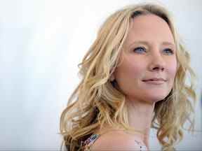 Anne Heche arrive aux Spirit Awards à Santa Monica, Californie, le 26 février 2011.