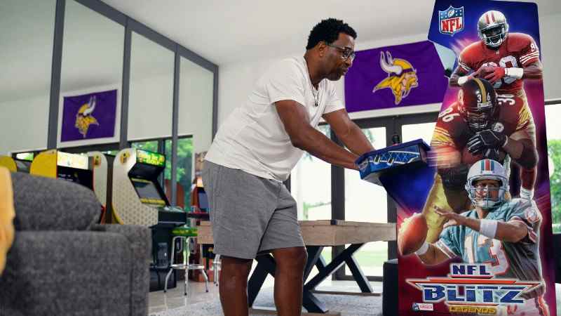 Arcade1Up révèle le cabinet NFL Blitz Legends qui comprend des remasters de trois classiques de la franchise
