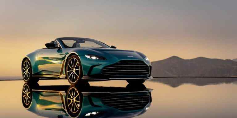 Aston Martin construit le superbe V12 Vantage Roadster, il a dit que ce ne serait pas