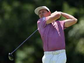 Cameron Smith, d'Australie, joue son tir du septième tee lors de la dernière manche du championnat FedEx St.Jude au TPC Southwind le 14 août 2022 à Memphis, Tennessee.