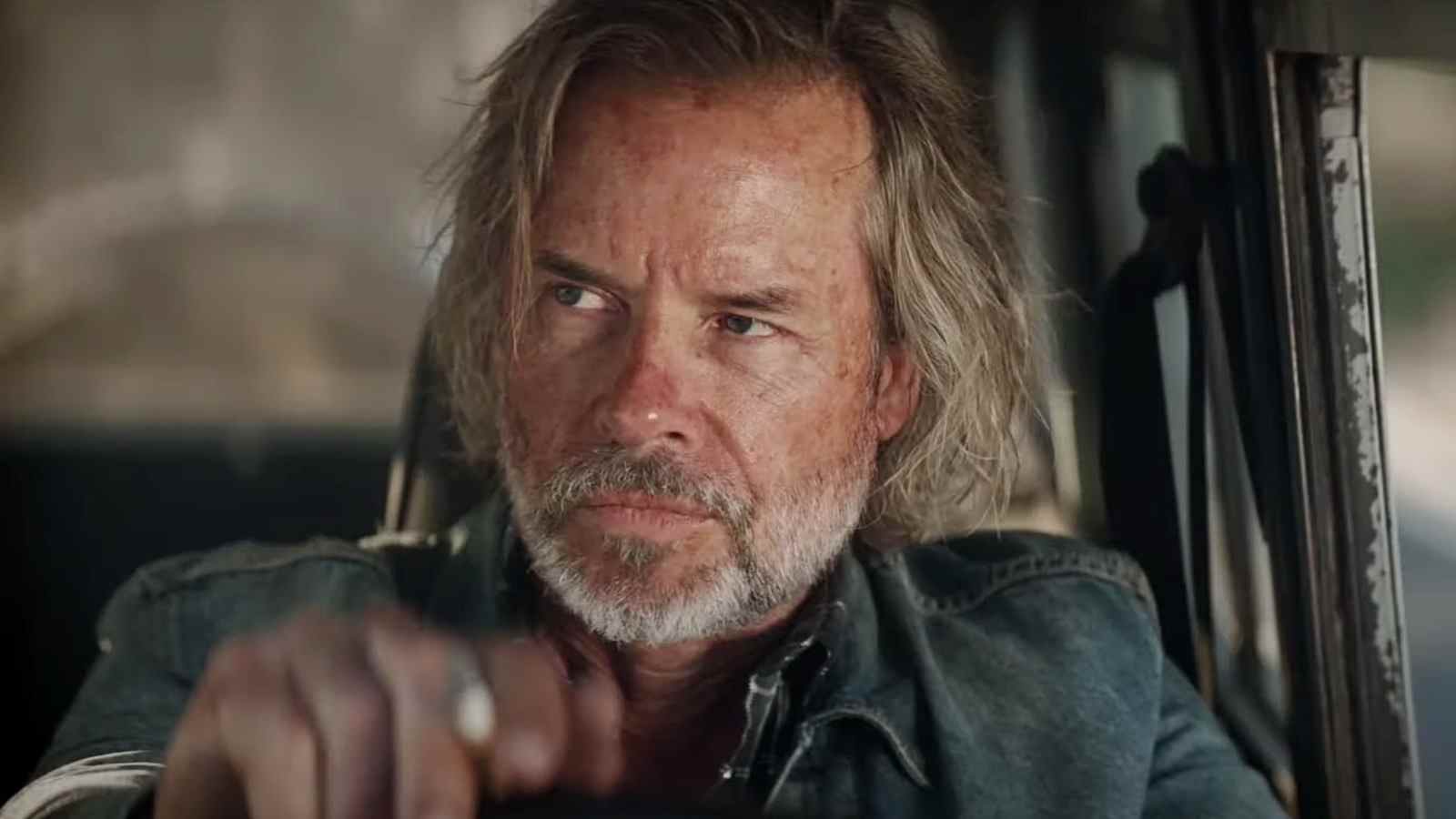 Bande-annonce de The Infernal Machine : Guy Pearce est un écrivain traqué par son fan numéro un
