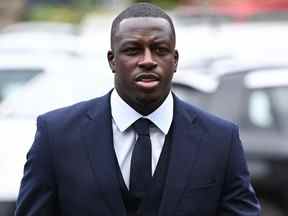 Le footballeur de Manchester City et de France Benjamin Mendy arrive à Chester Crown Court dans le nord-ouest de l'Angleterre le 15 août 2022 pour son procès pour le viol et l'agression présumés de sept femmes.