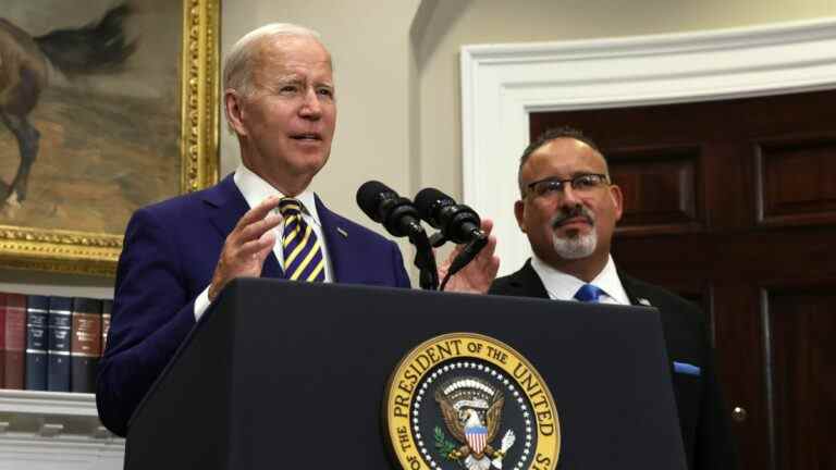 Biden annule 10 000 $ de dette de prêt étudiant – comment savoir si la vôtre est annulée