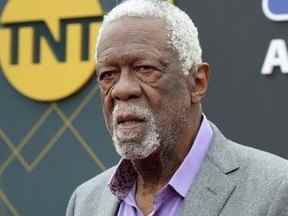 L'ancien joueur de la NBA Bill Russell arrive sur le tapis rouge pour le spectacle des NBA Awards au Barker Hanger le 24 juin 2019.