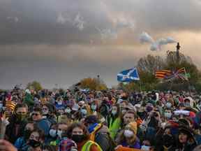 Des manifestants pour le climat se rassemblent pour la Journée mondiale d'action pour la justice climatique à Glasgow, en Écosse.