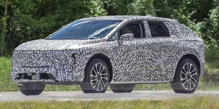 Cadillac Compact EV Crossover Spied partage des repères de conception avec Lyriq