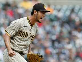 Yu Darvish des San Diego Padres réagit après avoir éliminé Riley Greene des Detroit Tigers pour terminer la septième manche au Comerica Park le 27 juillet 2022 à Detroit, Michigan.