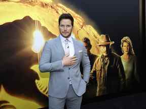 Chris Pratt assiste à la première de Universal Pictures à Los Angeles "Dominion du monde jurassique" le 6 juin 2022 à Hollywood.