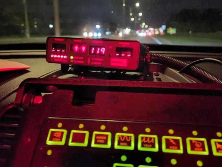 « Comment NE PAS livrer de pizza »: un chauffeur d’Ottawa aurait dépassé la double limite de vitesse, sur son téléphone portable, sans assurance