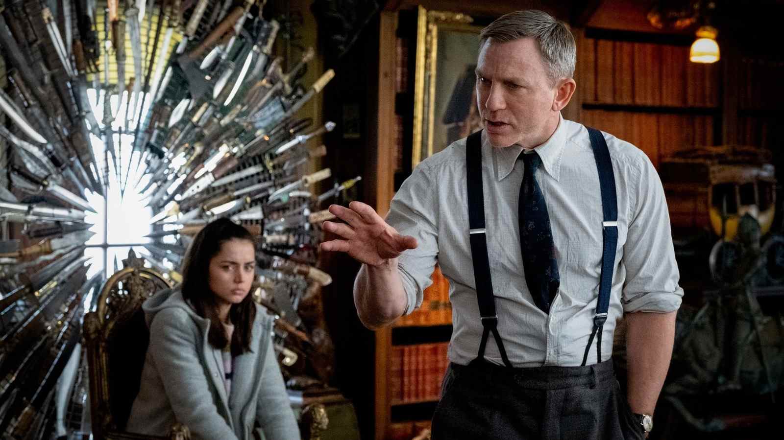 Daniel Craig a passé des mois à réapprendre ses couteaux Accent For Glass Onion
