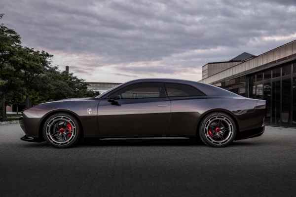 Dodge dévoile le concept Charger EV plus rapide et plus bruyant qu’un Hellcat