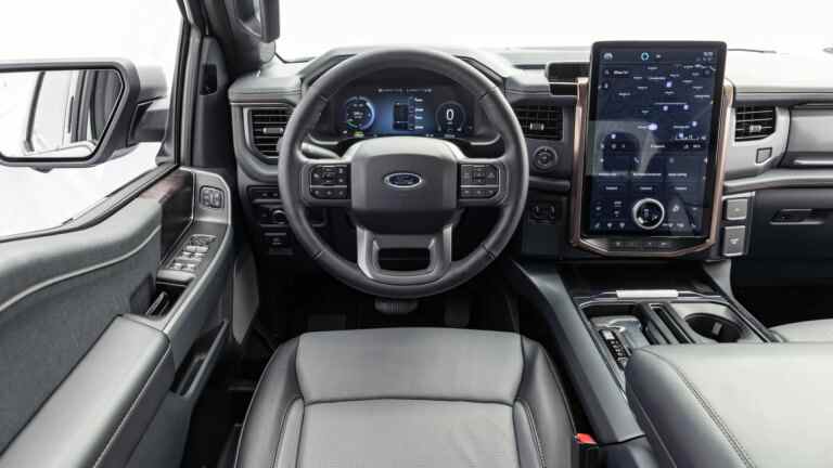 Essai intérieur du Ford F-150 Lightning 2022 : élégant et fonctionnel