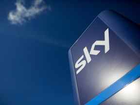 Siège social et logos du British Sky Broadcasting Group Plc avant les résultats