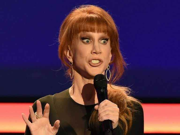 Kathy Griffin utilise les médias sociaux pour de bon et obtient les résultats d’une analyse du cancer après la libération du chirurgien