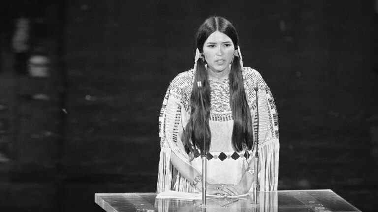 L'Académie présente ses excuses à Sacheen Littlefeather près de 50 ans après l'infâme incident des Oscars
