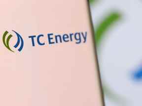 Le logo de TC Energy est représenté sur un smartphone dans cette illustration prise.  REUTERS/Dado Ruvic/Illustration/Photo d'archive