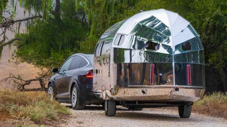 La nouvelle Tesla des campeurs de luxe fera rougir Airstreams