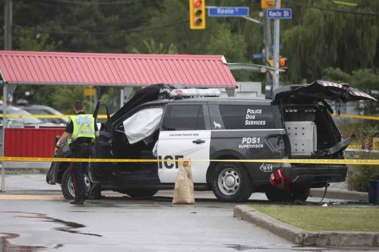 La police nomme un suspect et détaille les allégations de détournement de voiture bizarre d’un véhicule de police