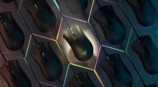 La souris Deathadder V2 de Razer a maintenant diminué en taille et en prix