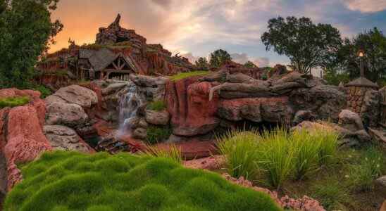 Splash Mountain at Magic Kingdom at sunset