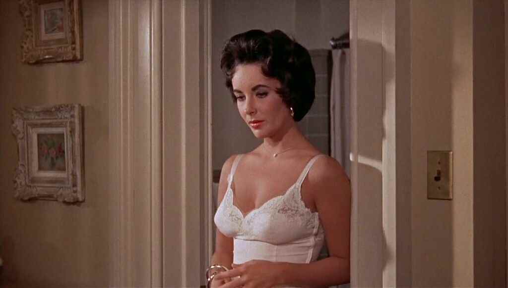 Elizabeth Taylor dans La Chatte sur un toit brûlant