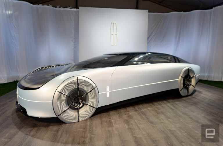 Le concept du modèle L100 de Lincoln est une berline électrique gigantesque et ridiculement futuriste