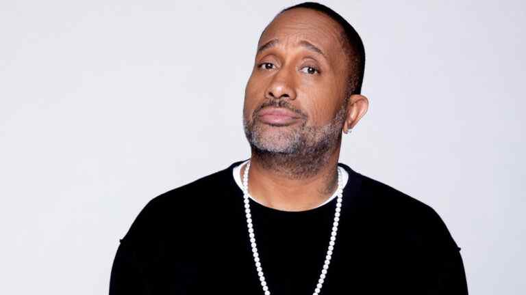 Le créateur de "Black-ish" Kenya Barris réalisera le remake de "Wizard of Oz" chez Warner Bros.
	
	
