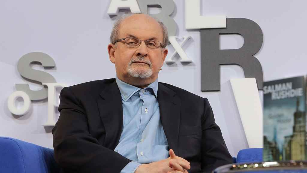 Le juge refuse la caution de l'attaquant de Salman Rushdie et interdit les interviews
