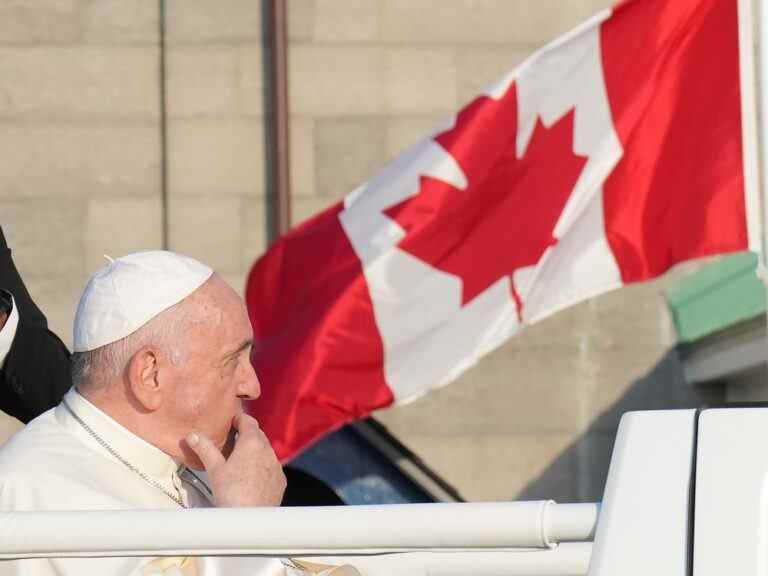 Le pape François dit avoir ressenti la douleur des peuples autochtones pendant son voyage