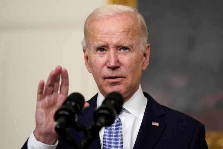 Le président Biden signe la loi CHIPS pour stimuler la production de semi-conducteurs