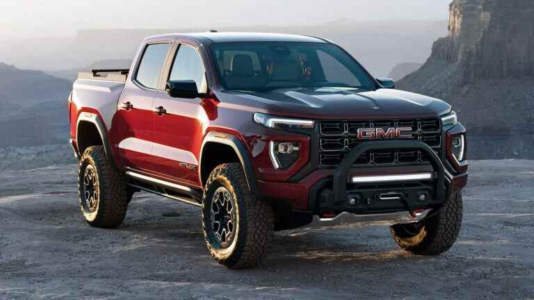 Le tout nouveau GMC Canyon 2023 met tout en œuvre avec un moteur puissant, une position large et un AT4X sauvage