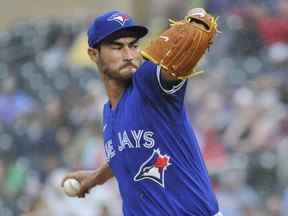 Le lanceur partant des Blue Jays de Toronto, Mitch White, lance un lancer contre les Twins du Minnesota au Target Field hier soir.  Les Jays ont perdu 7-3.  USA AUJOURD'HUI Sports