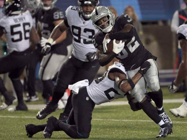 Les Raiders donnent un joyeux retour aux McDaniels et battent les Jaguars dans le match du Hall of Fame