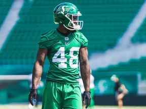 Le secondeur des Roughriders de la Saskatchewan, Gary Johnson Jr., que l'on voit sur cette photo d'archive, a été placé sur la liste de suspension de l'équipe de la LCF pour avoir enfreint son code de conduite.