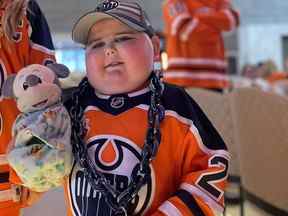 Ben Stelter à Rogers Place pour un match éliminatoire des Oilers d'Edmonton contre les Kings de Los Angeles le 8 mai 2022.