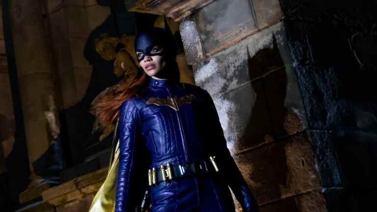 Les réalisateurs de "Batgirl" sont "attristés et choqués" après que Warner Bros. ait tué le film : "Nous ne pouvons toujours pas y croire"
	
	
