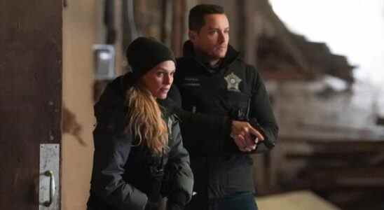 Les stars de Chicago PD Jesse Lee Soffer et Tracy Spiridakos accueillent une nouvelle série régulière avec une photo BTS amusante