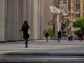 Piétons dans le quartier financier de New York.