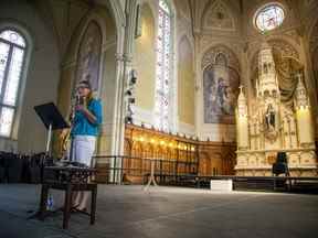 Diane Nolan, directrice du Peuple uni du Canada, prend la parole lors de la conférence de presse de samedi à l'ancienne église St. Brigid.