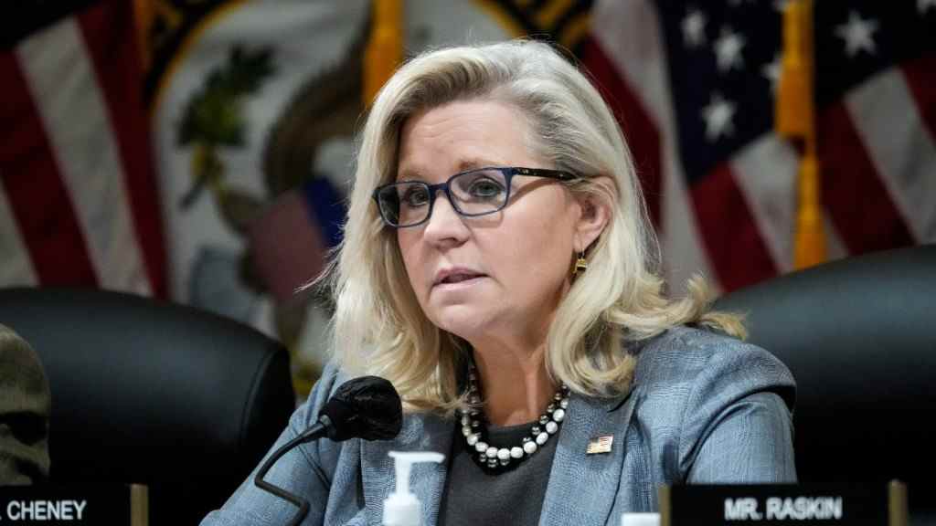 Liz Cheney battue dans la primaire du GOP du Wyoming par un rival soutenu par Trump
