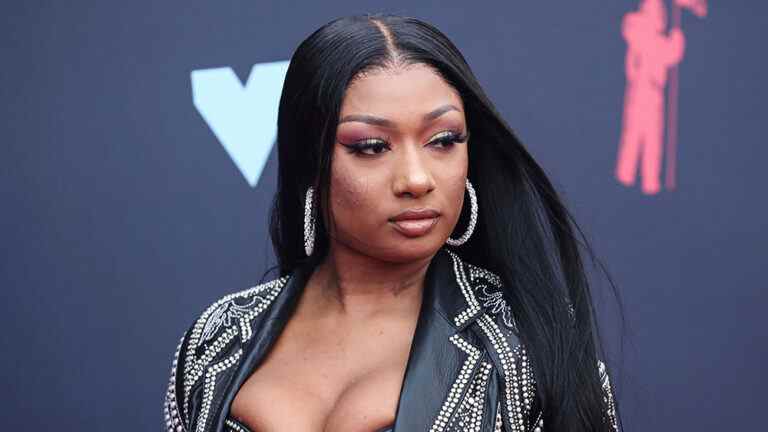 Megan Thee Stallion demande 1 million de dollars à la maison de disques pour un prétendu "sous-paiement des redevances"
	
	
