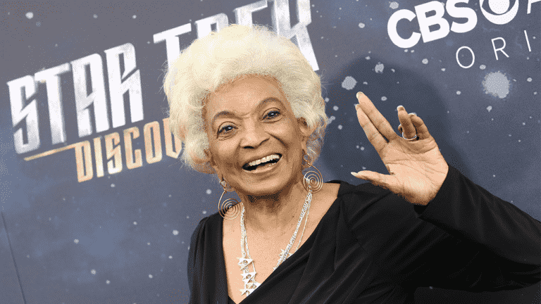 Nichelle Nichols et Gene Roddenberry de Star Trek vont envoyer leurs cendres dans l'espace
