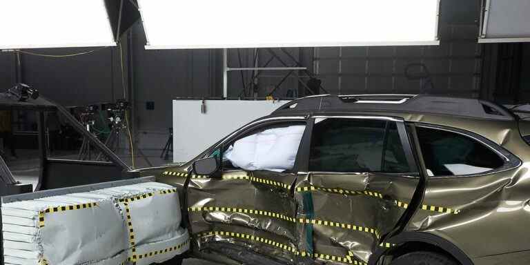 Nouveau test de collision latérale de l’IIHS : Résultats troublants d’une berline et d’un wagon